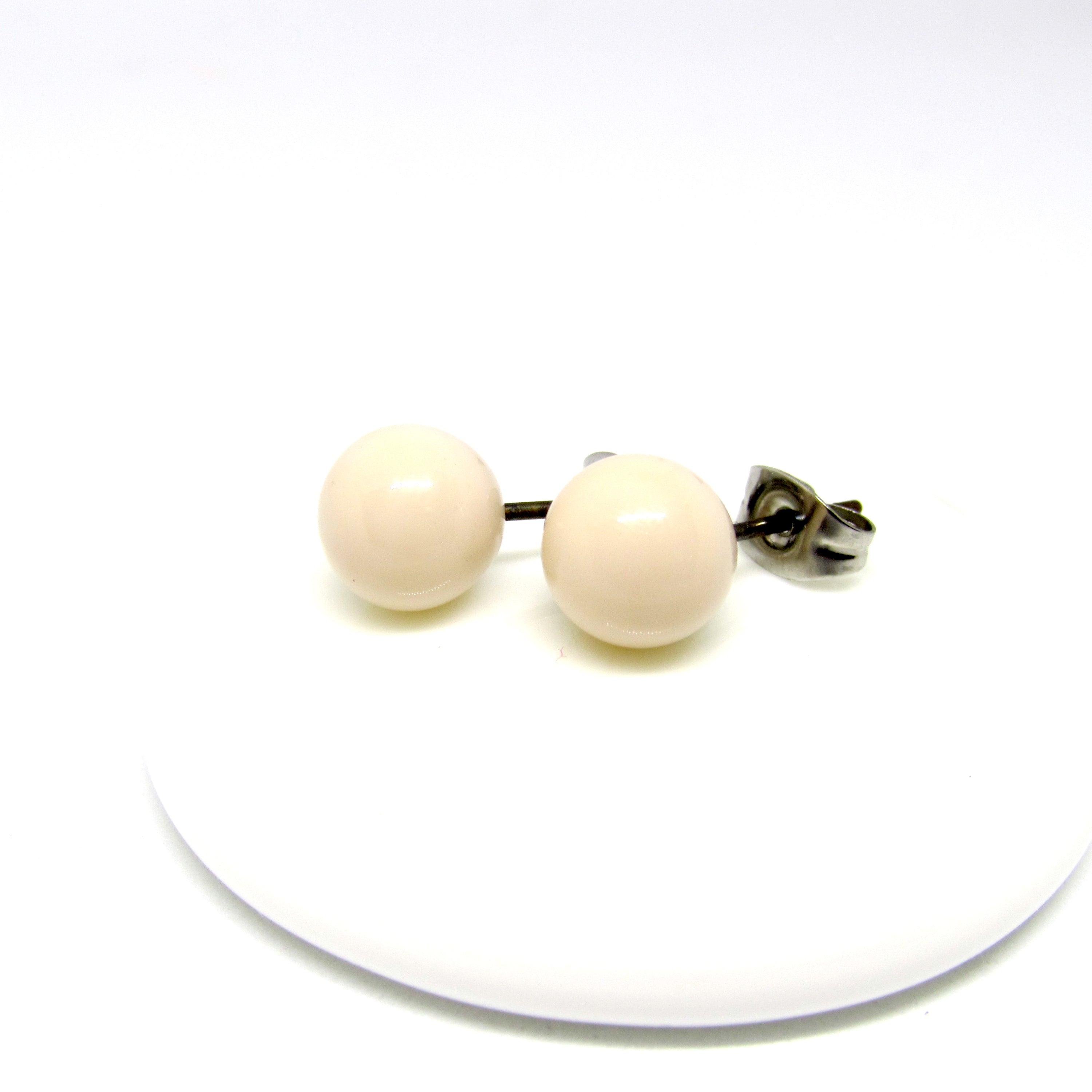 Ohrstecker aus Glas, creme